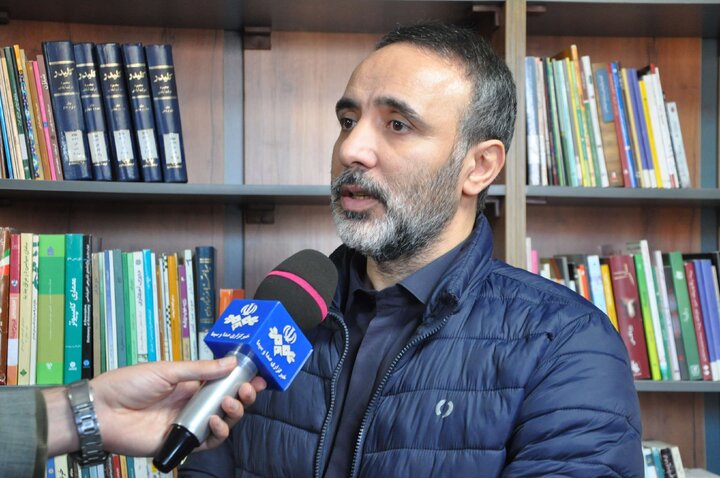 پیشخان کتابخانهای زندهیاد هوشنگ ابتهاج در رشت افتتاح شد