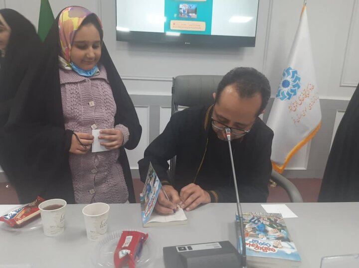 نشست نقد و بررسی «شلوغ کاری‌های آقاجون» برگزار شد