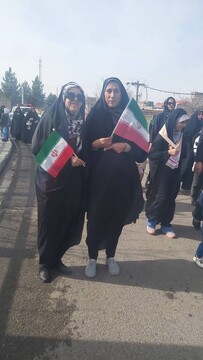 حضور کتابداران کتابخانه های عمومی استان قم در چهل و پنجمین جشن انقلاب اسلامی