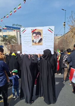 حضور کتابداران کتابخانه های عمومی استان قم در چهل و پنجمین جشن انقلاب اسلامی