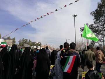 حضور کتابداران کتابخانه های عمومی استان قم در چهل و پنجمین جشن انقلاب اسلامی