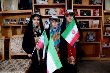 غرفه اداره کل کتابخانه های عمومی استان قم راهپیمایی 22 بهمن