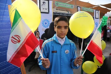 غرفه اداره کل کتابخانه های عمومی استان قم راهپیمایی 22 بهمن