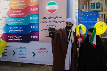 غرفه اداره کل کتابخانه های عمومی استان قم راهپیمایی 22 بهمن