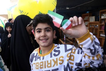 غرفه اداره کل کتابخانه های عمومی استان قم راهپیمایی 22 بهمن