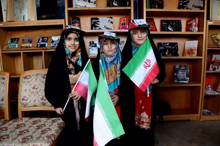 غرفه اداره کل کتابخانه های عمومی قم میزبان دوستداران ایران شد