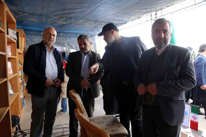 غرفه اداره کل کتابخانه های عمومی قم میزبان دوستداران ایران شد
