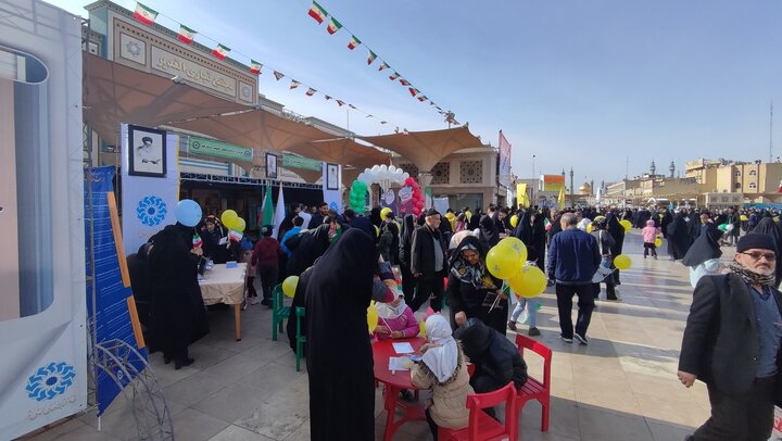 غرفه اداره کل کتابخانه های عمومی قم میزبان دوستداران ایران شد