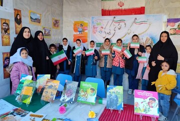 غرفه فرهنگی کتابخانه های عمومی استان کرمانشاه در روز 22 بهمن