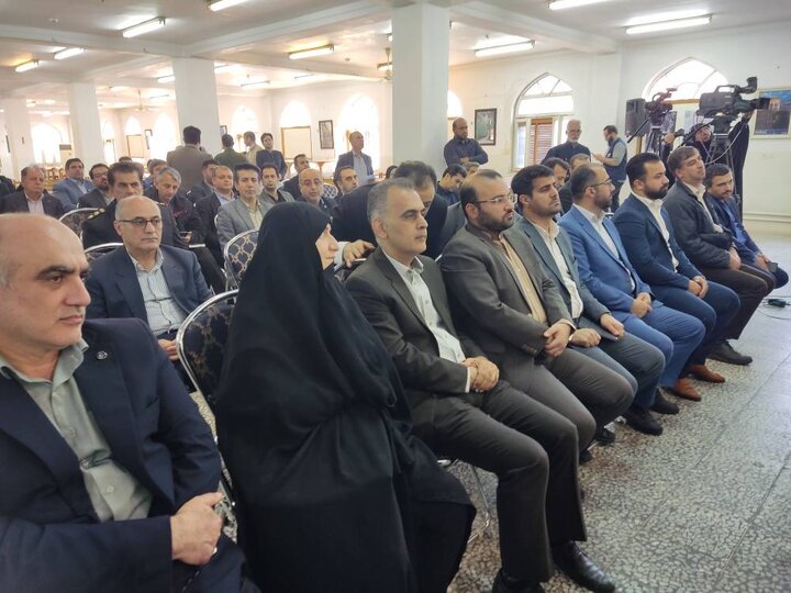 وزیر ارتباطات از کتابخانه آیتالله روحانی بابل بازدید کرد