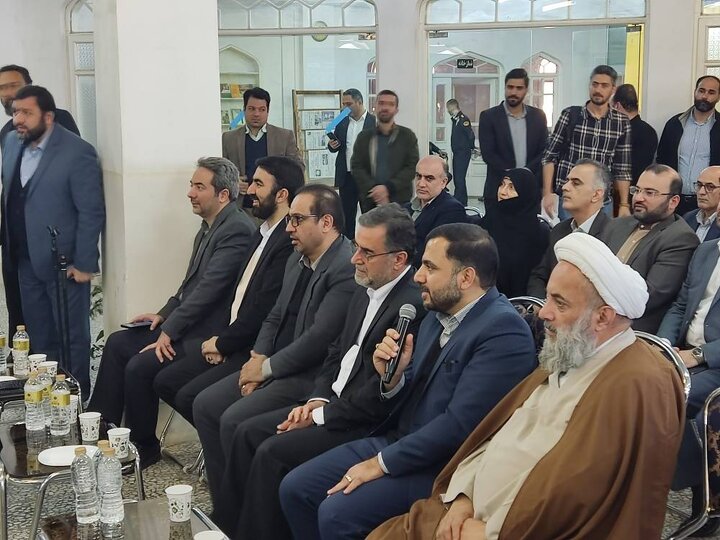 وزیر ارتباطات از کتابخانه آیتالله روحانی بابل بازدید کرد