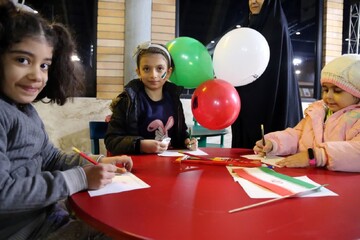 غرفه اداره کل کتابخانه های عمومی استان قم در حاشیه جشن خانوادگی «ایرانِ جان»