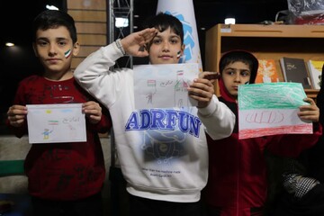 غرفه اداره کل کتابخانه های عمومی استان قم در حاشیه جشن خانوادگی «ایرانِ جان»