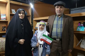 غرفه اداره کل کتابخانه های عمومی استان قم در حاشیه جشن خانوادگی «ایرانِ جان»