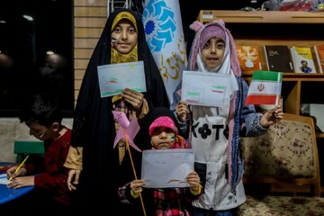 غرفه اداره کل کتابخانه های عمومی استان قم در حاشیه جشن خانوادگی «ایرانِ جان»