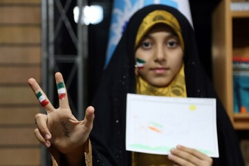 غرفه اداره کل کتابخانه های عمومی استان قم در حاشیه جشن خانوادگی «ایرانِ جان»