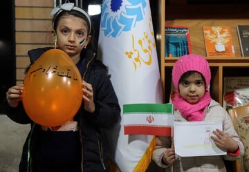 غرفه اداره کل کتابخانه های عمومی استان قم در حاشیه جشن خانوادگی «ایرانِ جان»