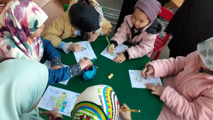 شمیم عطر مهدوی در غرفه اداره کل کتابخانه های عمومی استان قم پیچید 