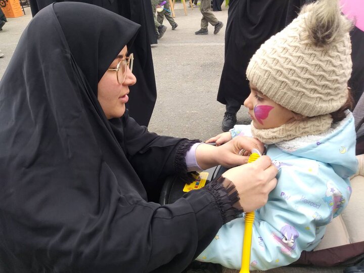 شمیم عطر مهدوی در غرفه اداره کل کتابخانه های عمومی استان قم پیچید 