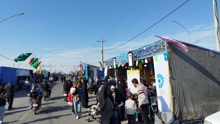 شمیم عطر مهدوی در غرفه اداره کل کتابخانه های عمومی استان قم پیچید 