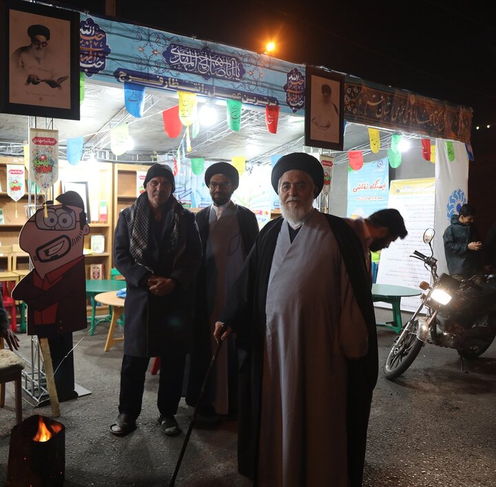 شمیم عطر مهدوی در غرفه اداره کل کتابخانه های عمومی استان قم پیچید 