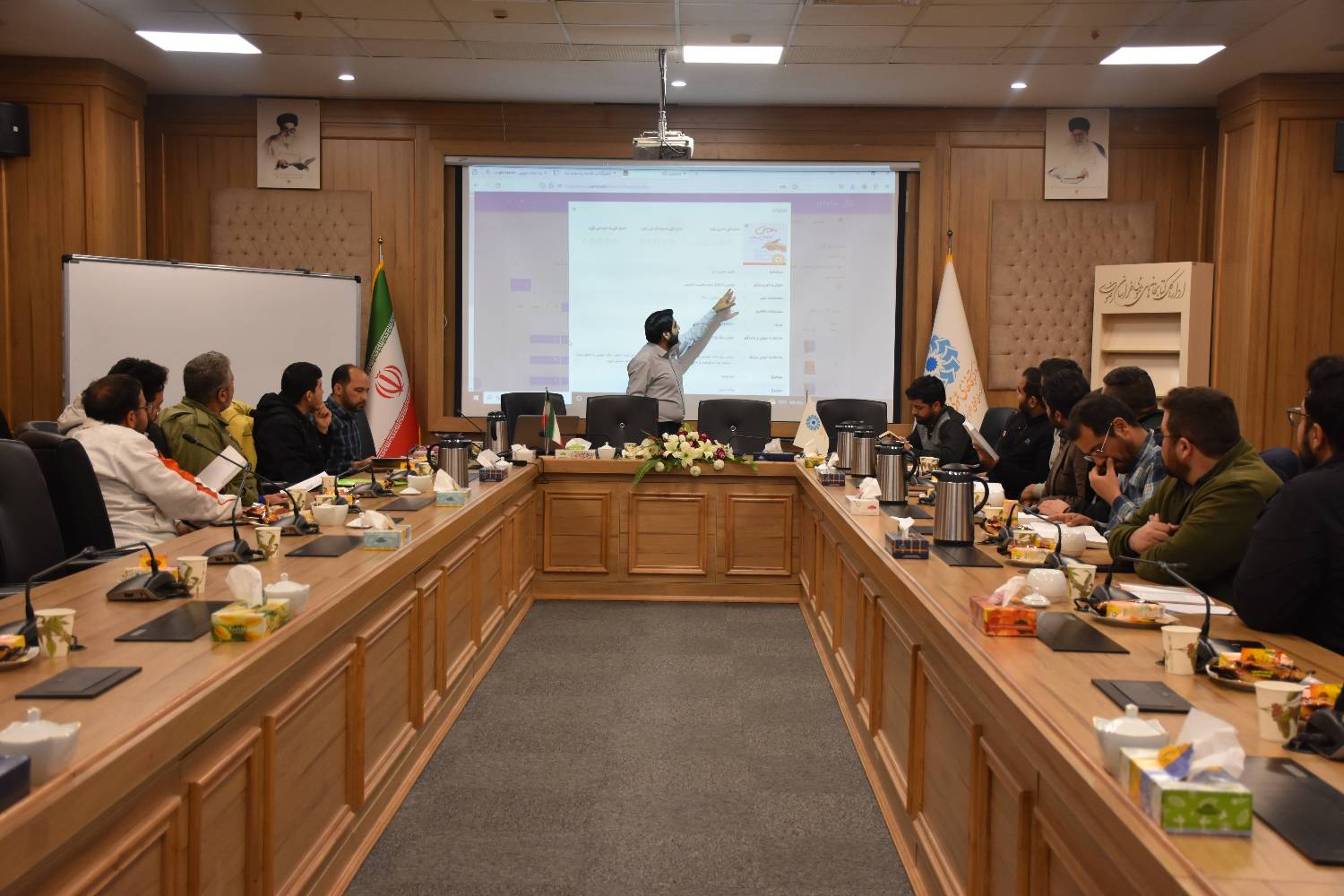 کارگاه آموزشی «کتابخانههای عمومی و خدمات آنها» در کتابخانه مرکزی امام خمینی(قدس سره) مشهد برگزار شد