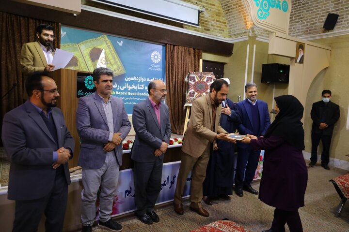برگزیدگان دوازدهمین دوره جشنواره کتابخوانی رضوی در کرمان معرفی شدند