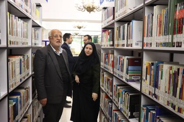 بازدید علی اکبر اشعری از کتابخانه مرکزی پارک شهر تهران در حاشیه نشست فصلی مدیران کل کتابخانه های عمومی استان ها