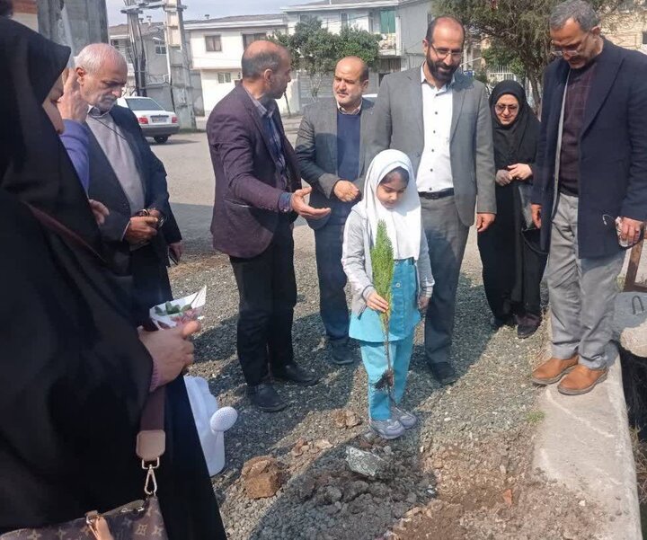 کتابخانههای مازندران با اجرای طرح «کاشت نهال» به طبیعت احترام گذاشتند