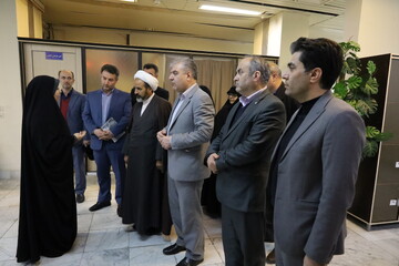 بازدید مسئولین زندان  از کتابخانه مرکزی ارومیه