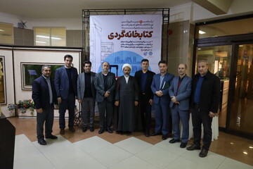 بازدید مسئولین زندان  از کتابخانه مرکزی ارومیه