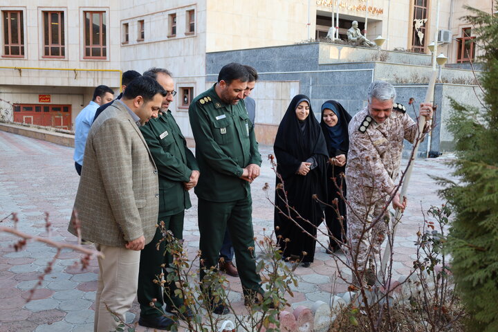 حضور جمعی از معاونین سپاه شهدا استان در کتابخانه مرکزی ارومیه