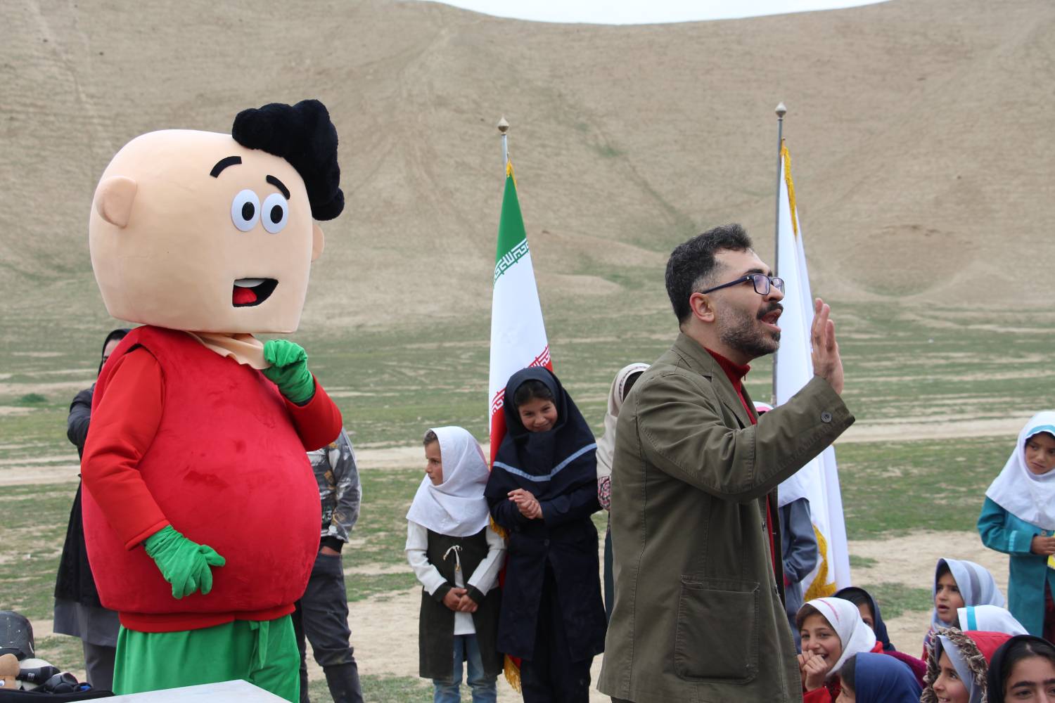 ویژه برنامه با کاروان کتاب در مناطق عشایر نشین مراوه تپه گلستان