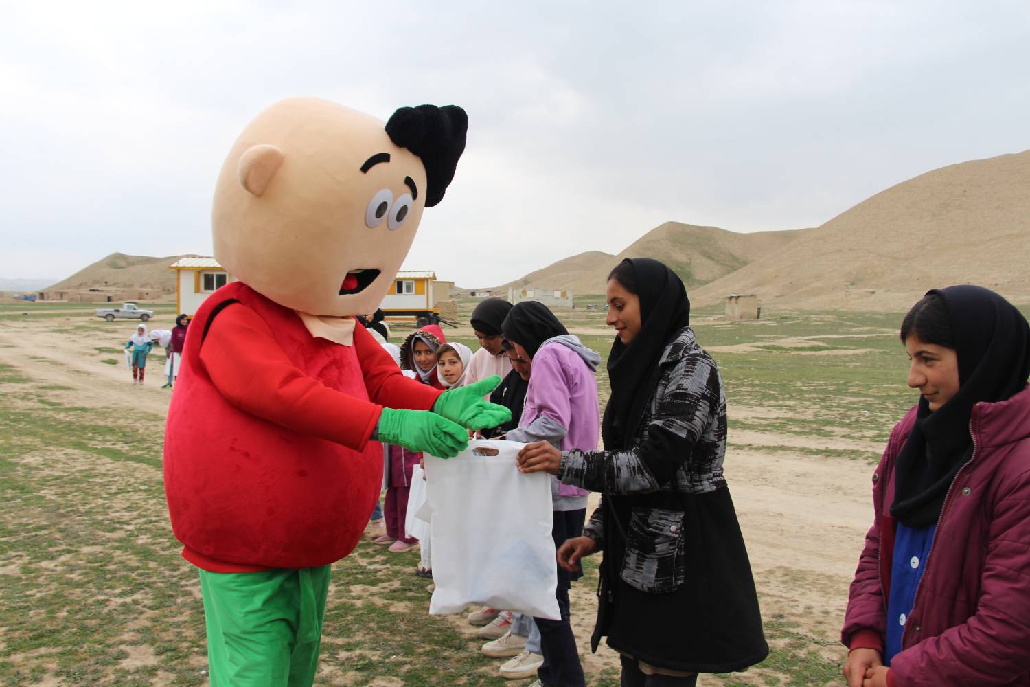 ویژه برنامه با کاروان کتاب در مناطق عشایر نشین مراوه تپه گلستان