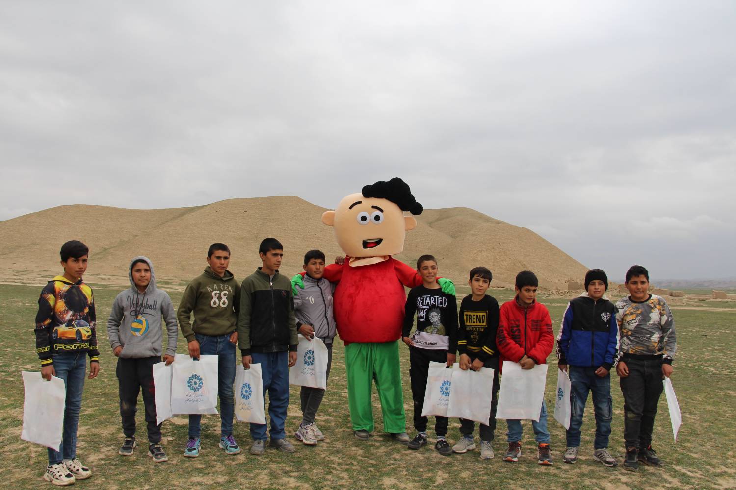 ویژه برنامه با کاروان کتاب در مناطق عشایر نشین مراوه تپه گلستان