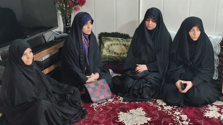 دیدار کتابداران و کارکنان کتابخانه های عمومی استان قم با خانواده دو شهید انقلاب و مدافع حرم