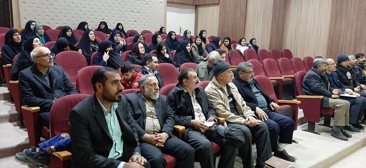 ویژه برنامه بزرگداشت نظامی گنجوی در  کتابخانه عمومی دهخدا بجنورد برگزار شد
