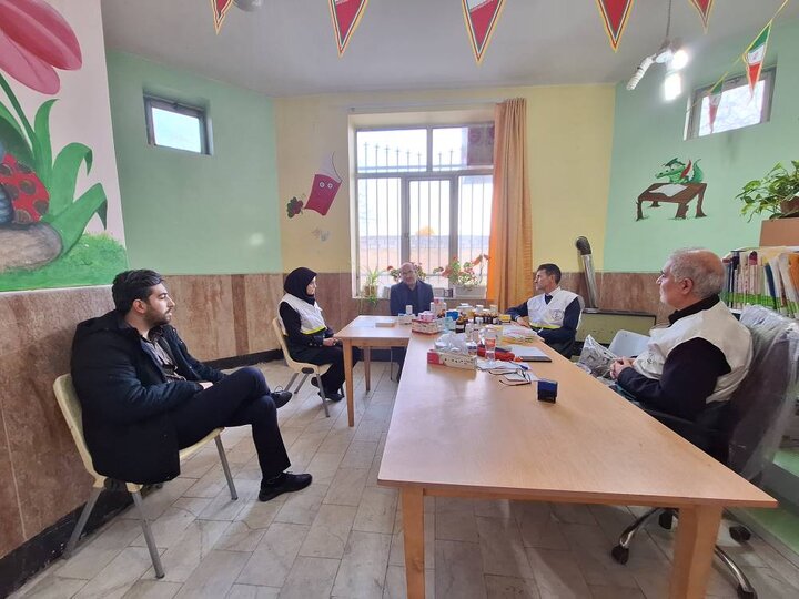 معاینه رایگان پزشکان جهادی در کتابخانه عمومی خواجه محمد خوشنام