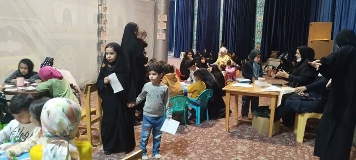 برپایی غرفه کتابخوانی در مصلای بیت المقدس شهر اراک