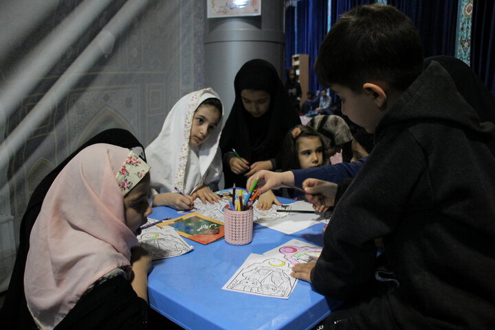 برپایی غرفه کتابخوانی در مصلای بیت المقدس شهر اراک