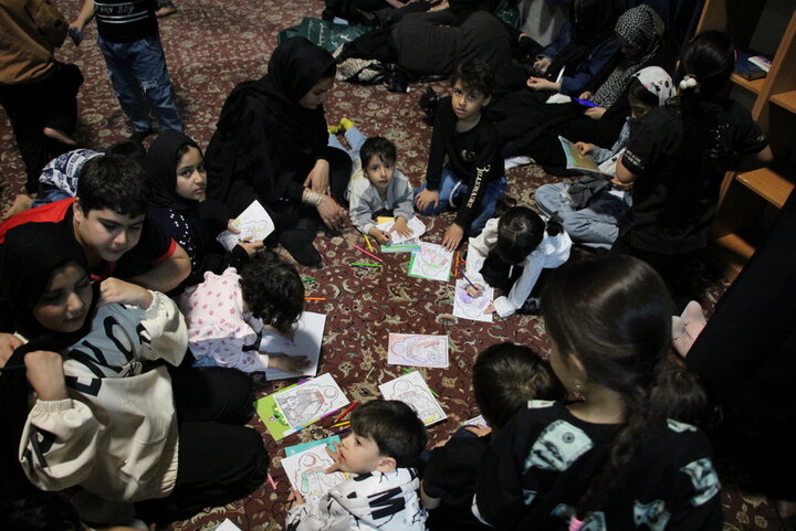 برپایی غرفه کتابخوانی در مصلای بیت المقدس شهر اراک