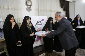 رونمایی از کتاب «بابای قهرمان من» به میزبانی خانواده شهدای مدافع حرم