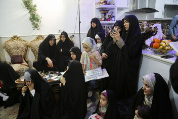 رونمایی از کتاب «بابای قهرمان من» به میزبانی خانواده شهدای مدافع حرم