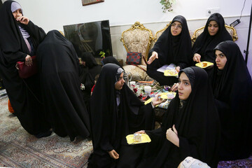 رونمایی از کتاب «بابای قهرمان من» به میزبانی خانواده شهدای مدافع حرم