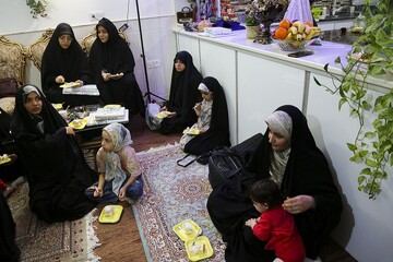 رونمایی از کتاب «بابای قهرمان من» به میزبانی خانواده شهدای مدافع حرم