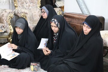 رونمایی از کتاب «بابای قهرمان من» به میزبانی خانواده شهدای مدافع حرم