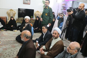 رونمایی از کتاب «بابای قهرمان من» به میزبانی خانواده شهدای مدافع حرم