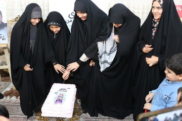 رونمایی از کتاب «بابای قهرمان من» به میزبانی خانواده شهدای مدافع حرم