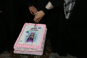 رونمایی از کتاب «بابای قهرمان من» به میزبانی خانواده شهدای مدافع حرم