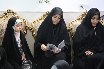 رونمایی از کتاب «بابای قهرمان من» به میزبانی خانواده شهدای مدافع حرم